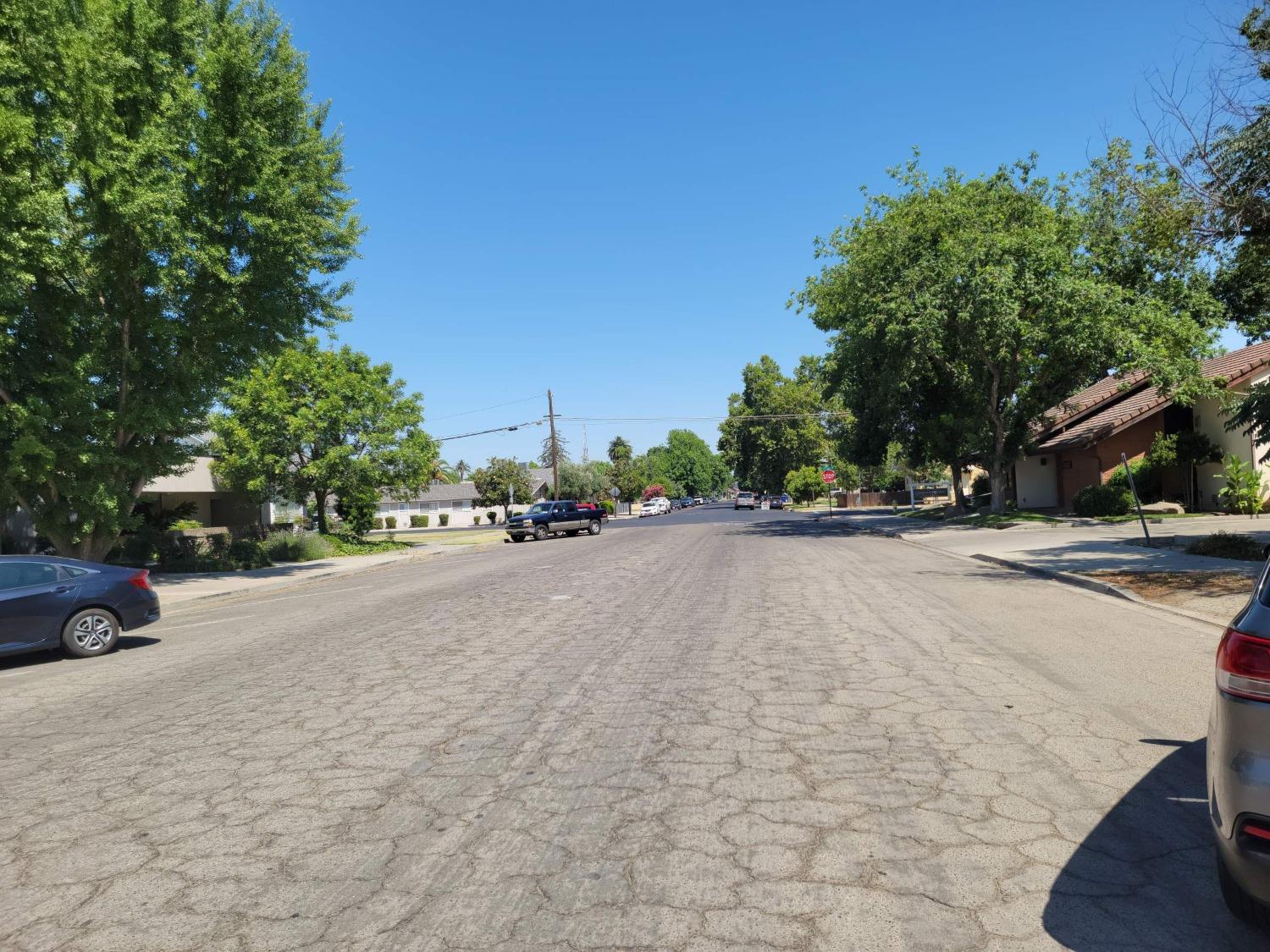 1024 E Street Reedley, CA 93654 - Photo 19 of 20 a view of road with houses