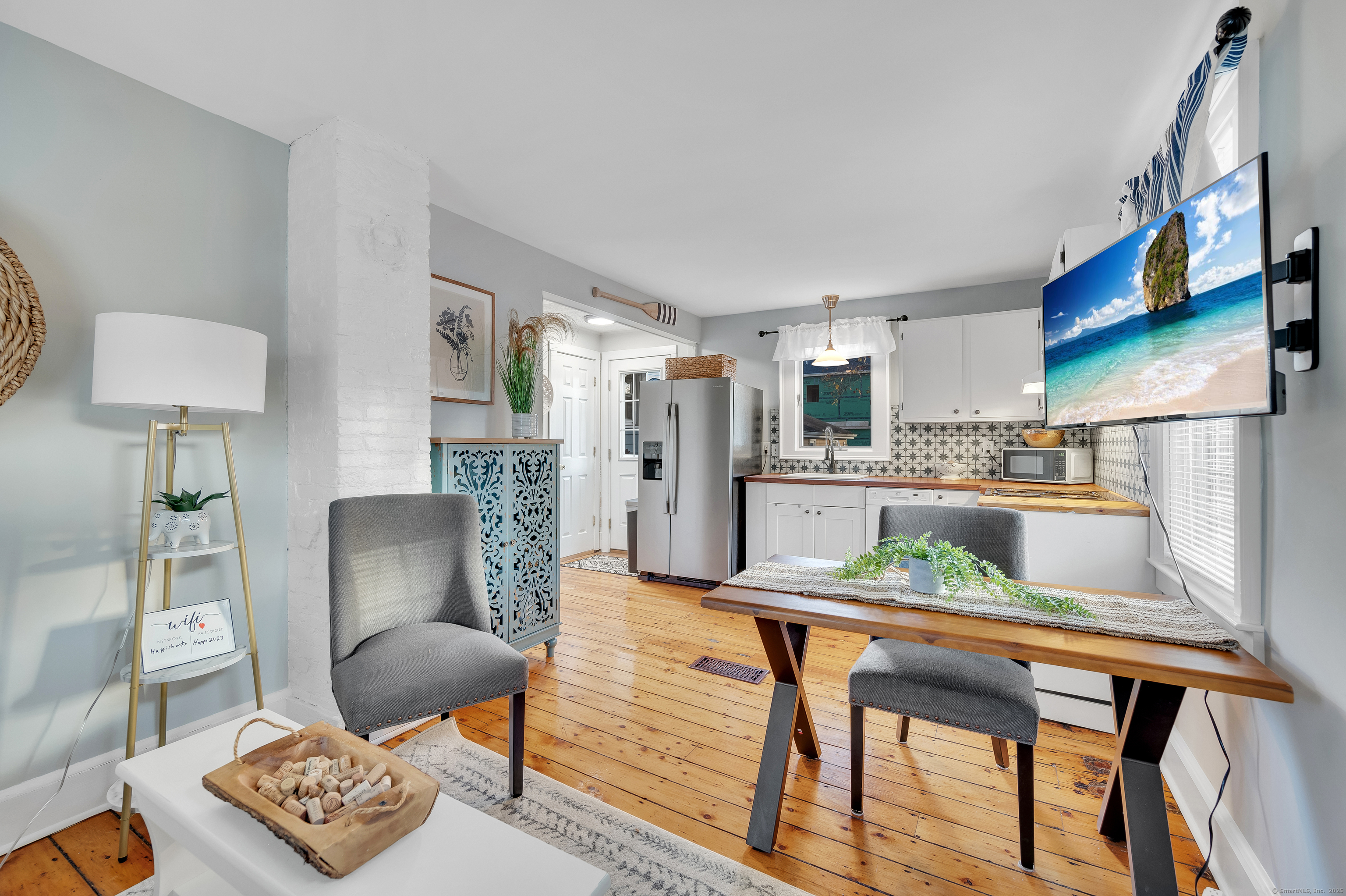 109 Salt Island Road Westbrook, CT 06498 - Photo 19 of 29 a living room with furniture and a table