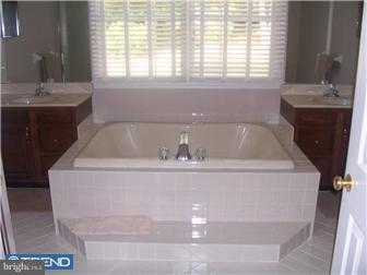342 Long Ridge Lane Exton, PA 19341 - Photo 9 of 12 Gallery Image 9