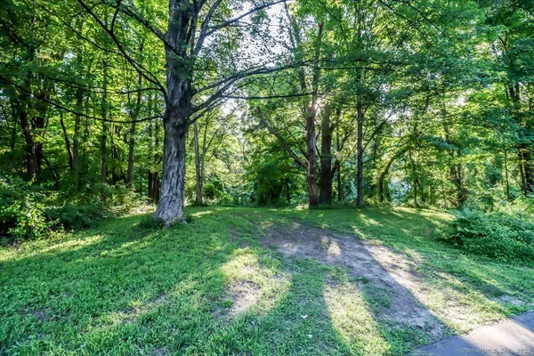 $225,000 | 23 Farrell Road, Newtown, CT 06470