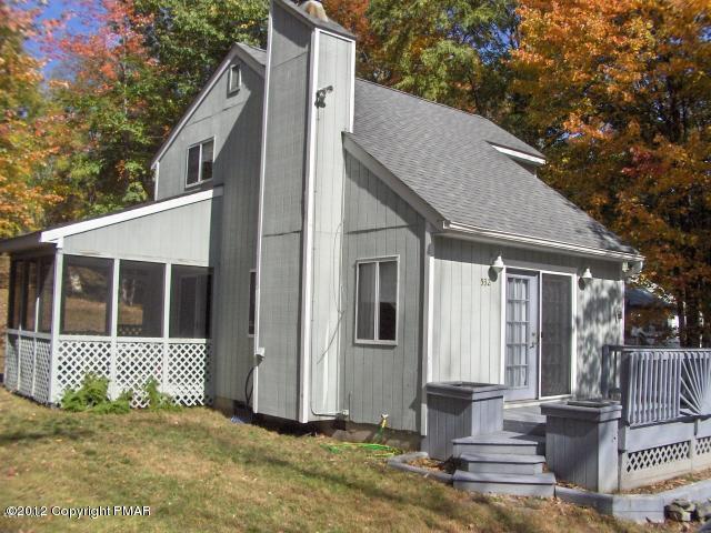 532 Gold Finch Road Bushkill, PA 18324 - Photo 1 of 12 FRONT