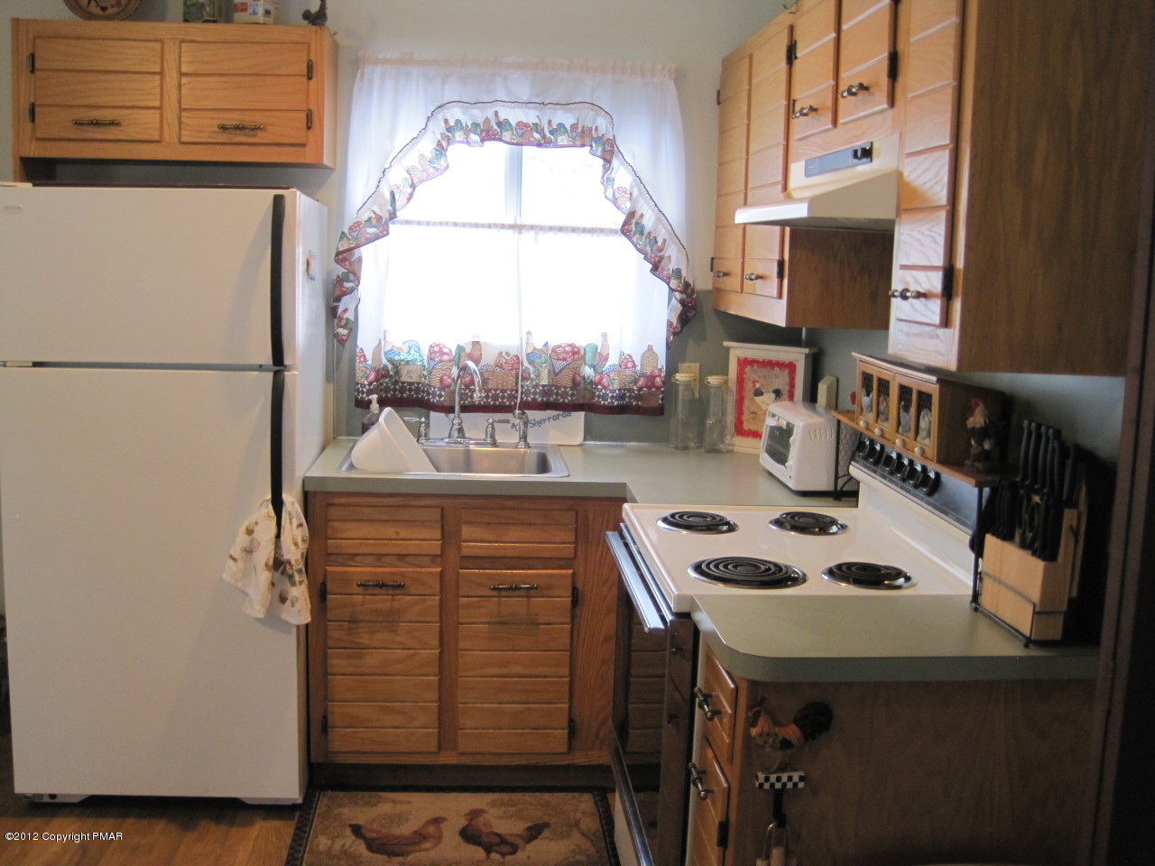 532 Gold Finch Road Bushkill, PA 18324 - Photo 4 of 12 KITCHEN