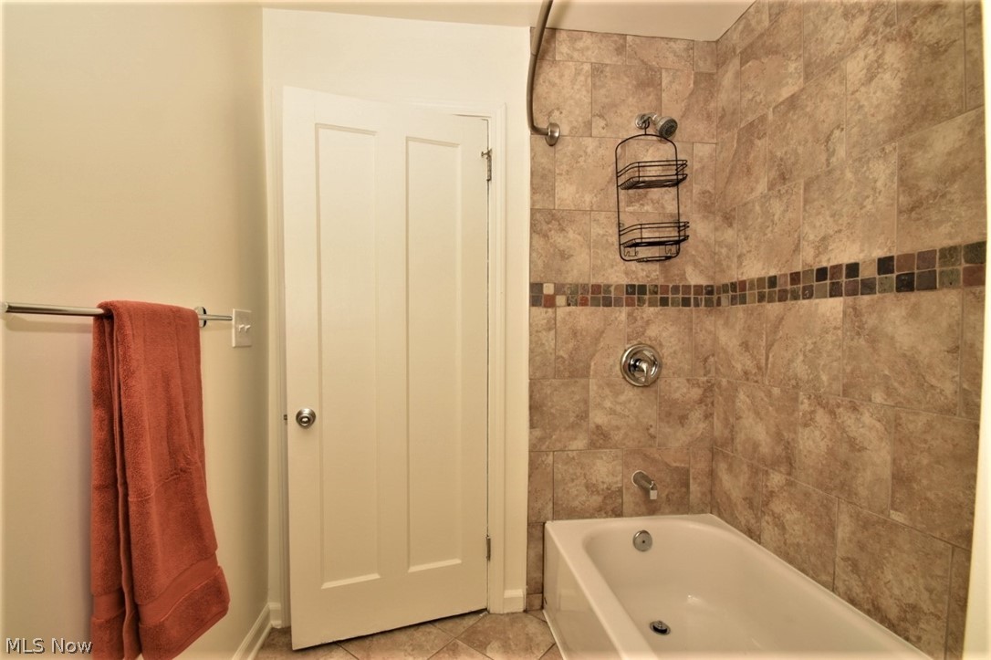 3020 Somerton Road Cleveland, OH 44118 - Photo 22 of 33