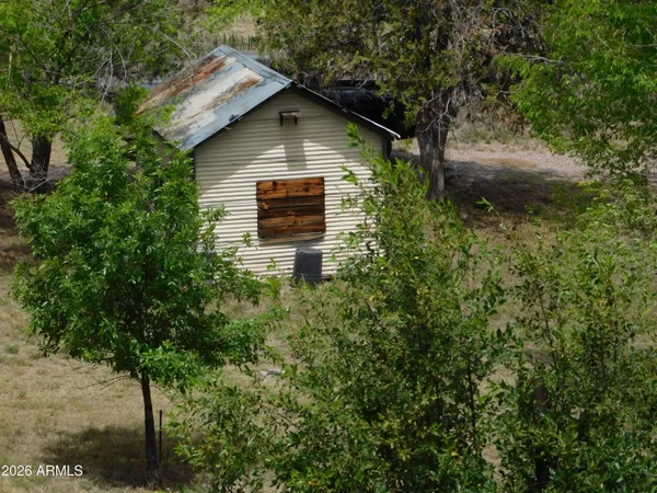 a view of a yard and entertaining space