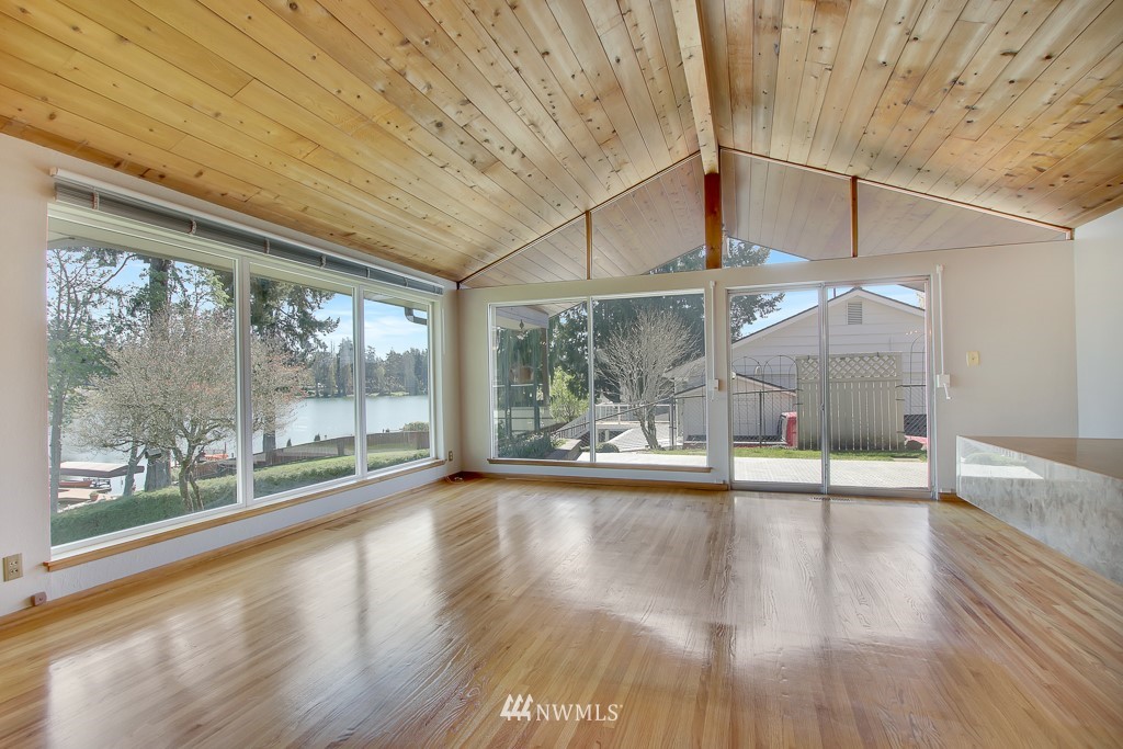 8901 Lake Steilacoom Point Road Southwest Lakewood, WA 98498 - Photo 12 of 40 Gallery Image 12