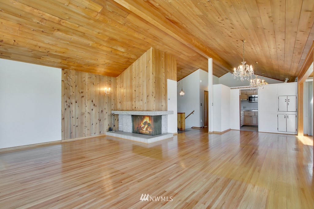 8901 Lake Steilacoom Point Road Southwest Lakewood, WA 98498 - Photo 14 of 40 Gallery Image 14