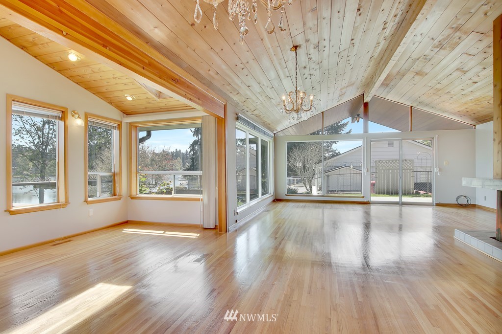 8901 Lake Steilacoom Point Road Southwest Lakewood, WA 98498 - Photo 19 of 40 Gallery Image 19