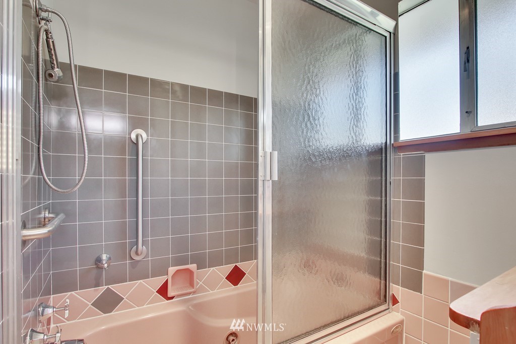8901 Lake Steilacoom Point Road Southwest Lakewood, WA 98498 - Photo 25 of 40 Gallery Image 25