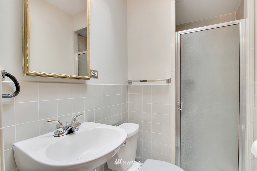 8901 Lake Steilacoom Point Road Southwest Lakewood, WA 98498 - Photo 28 of 40 Gallery Image 28
