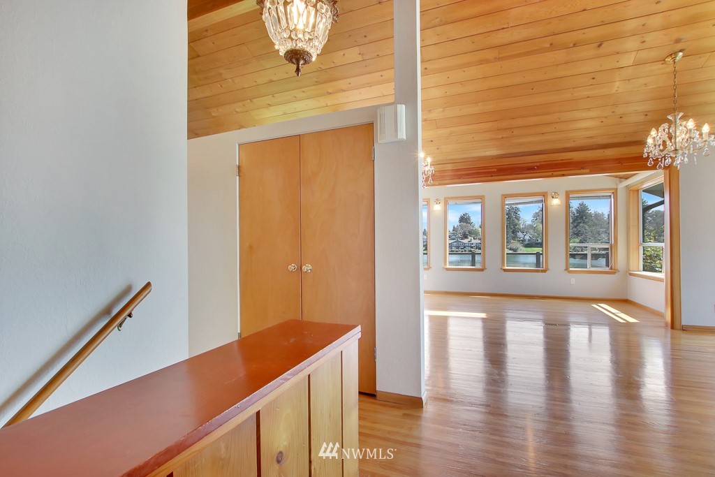 8901 Lake Steilacoom Point Road Southwest Lakewood, WA 98498 - Photo 10 of 40 Gallery Image 10