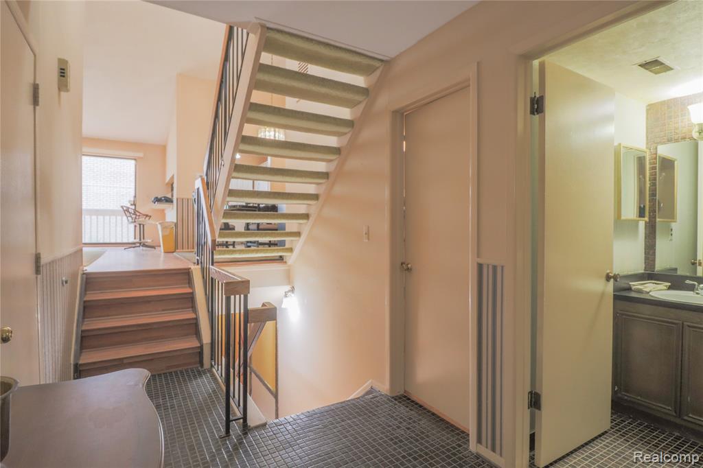 29116 Evergreen Road Southfield, MI 48076 - Photo 17 of 35 Gallery Image 17