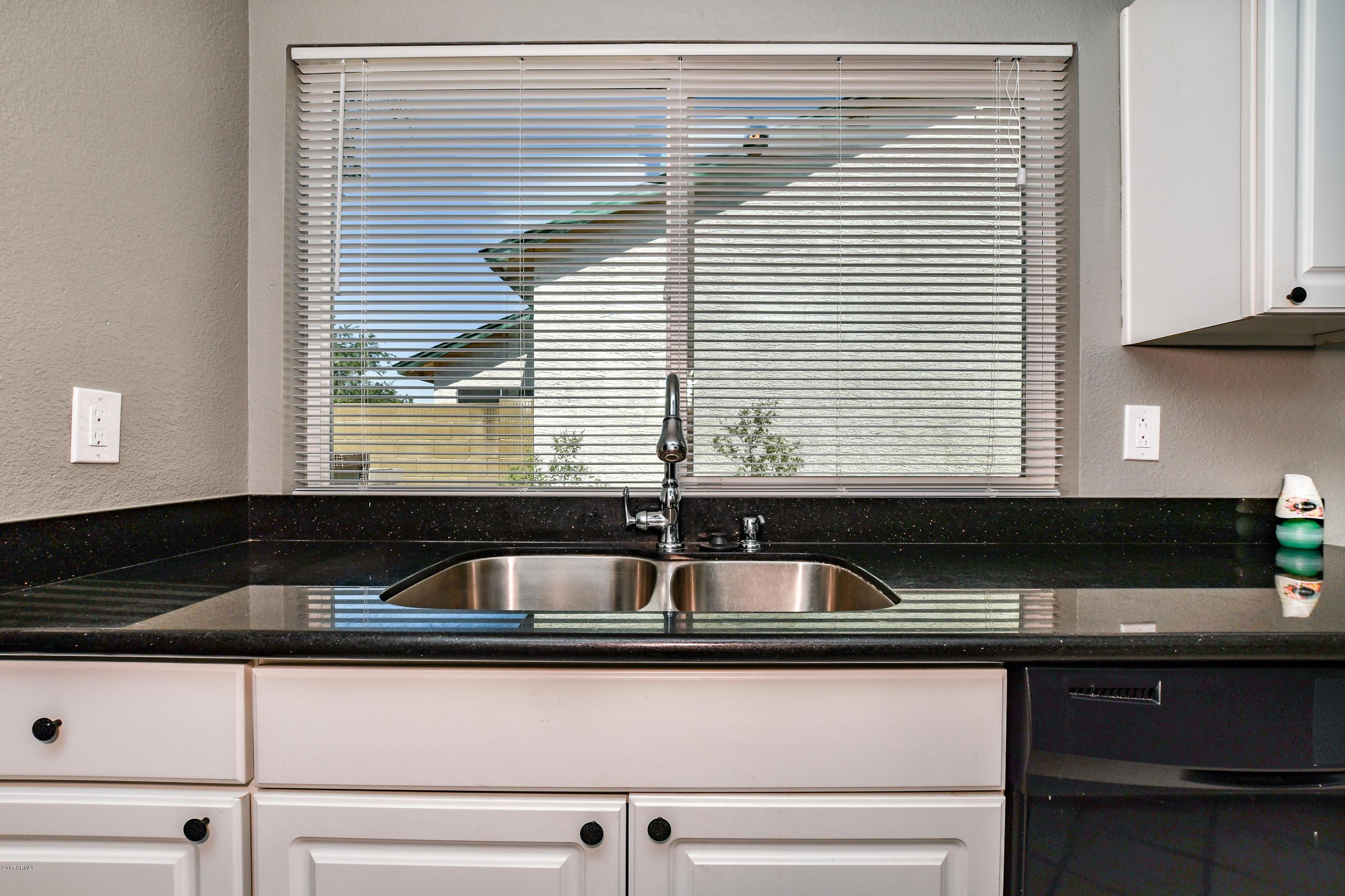 1714 East Darrel Road Phoenix, AZ 85042 - Photo 6 of 14 Darrel kitchen2