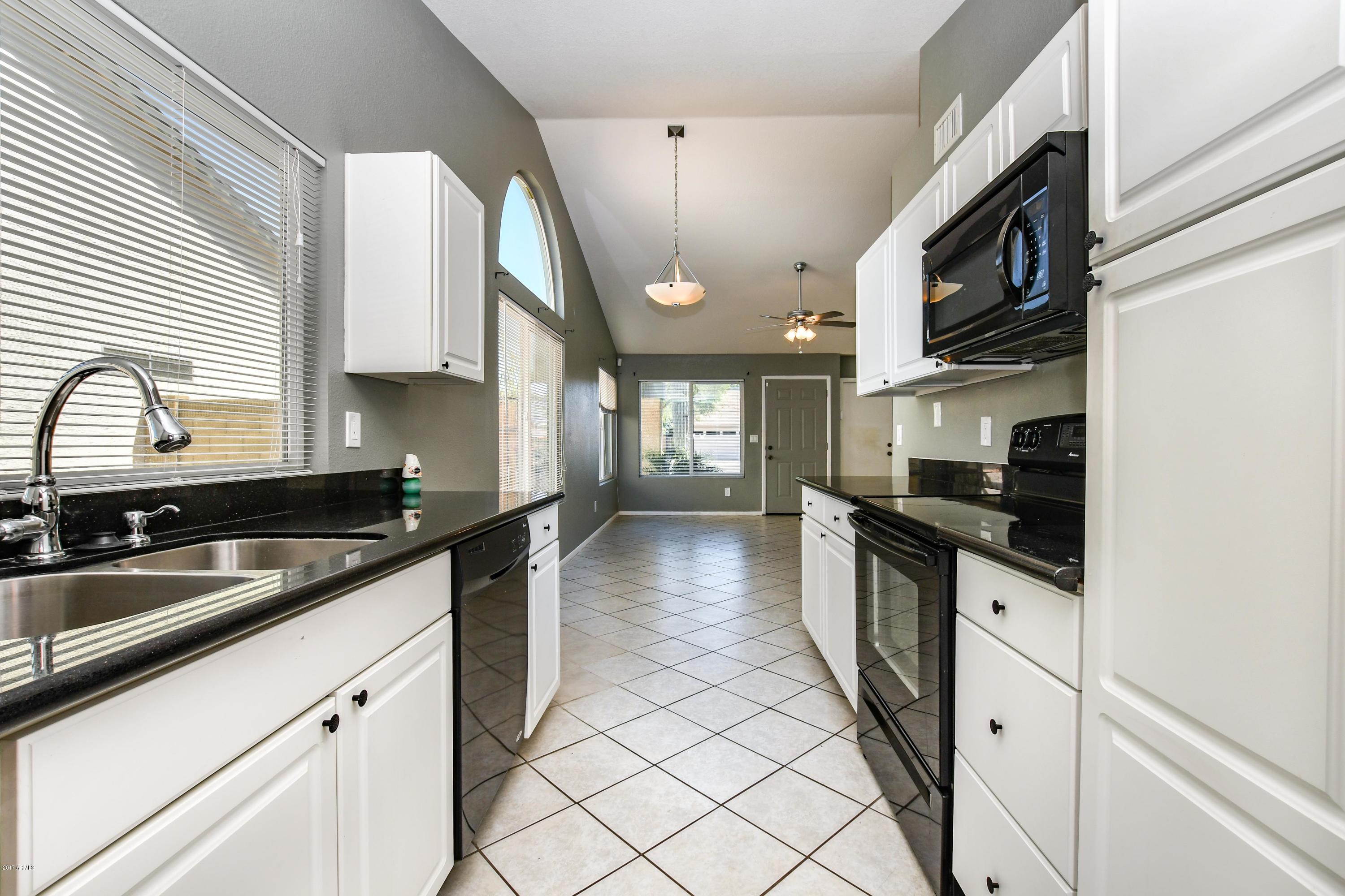 1714 East Darrel Road Phoenix, AZ 85042 - Photo 7 of 14 Darrel kitchen3