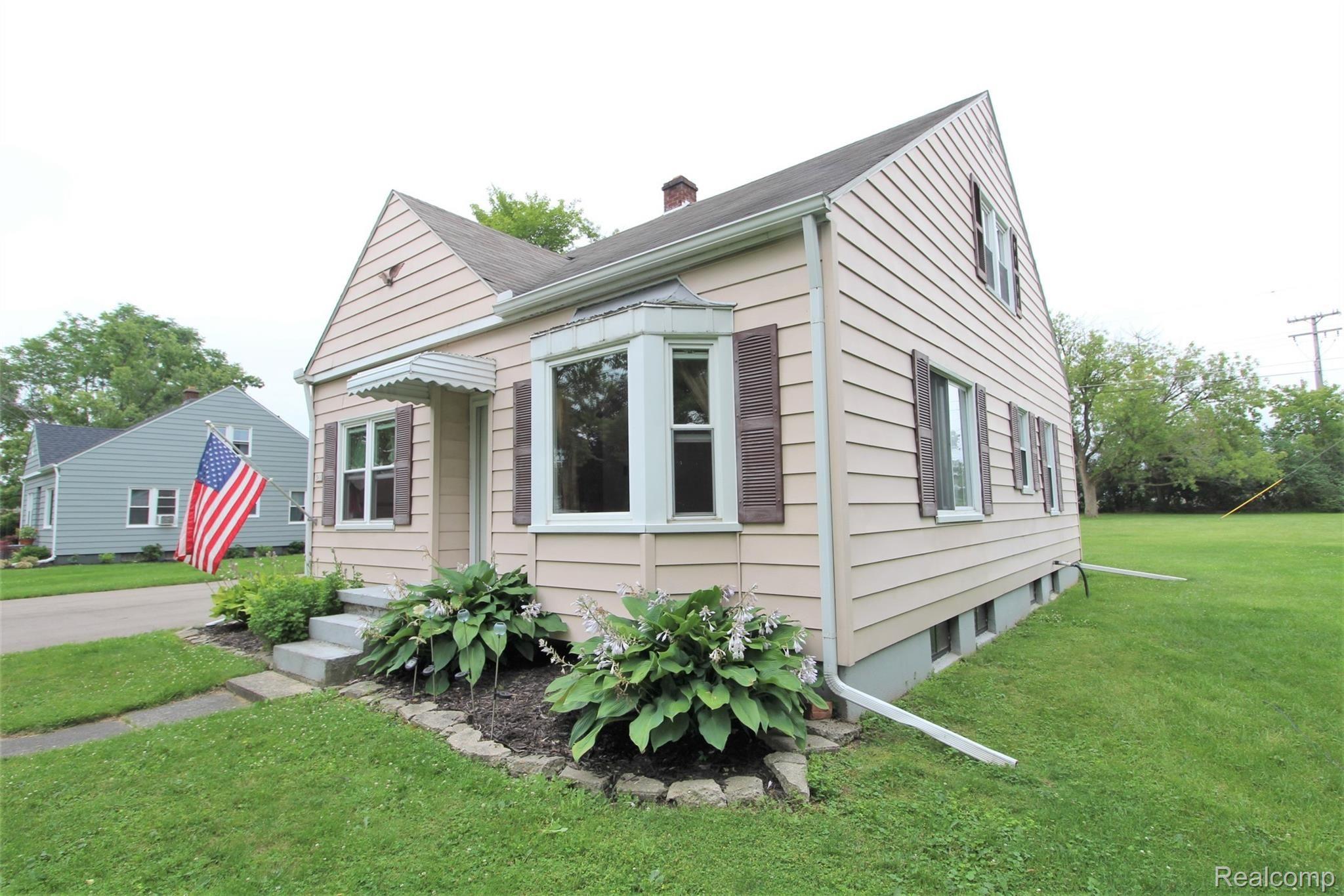 311 Davis Lake Road Lapeer, MI 48446 - Photo 37 of 38 IMG_8557.JPG