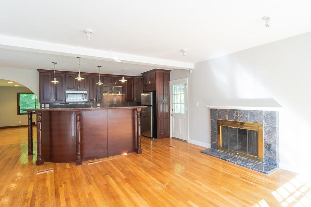 387 North Road Sudbury, MA 01776 - Photo 8 of 40 Gallery Image 8
