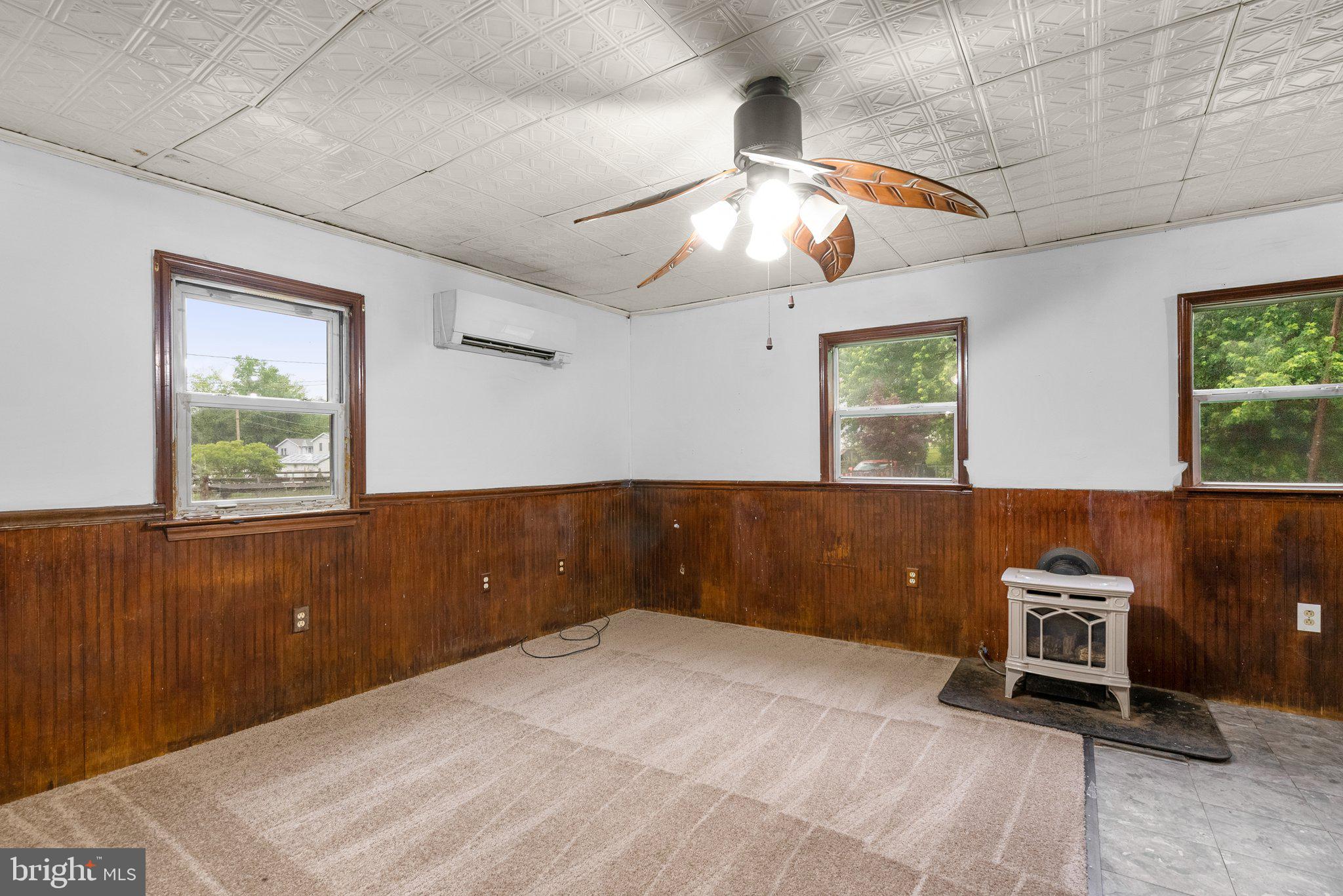 810 Knoxville Road Knoxville, MD 21758 - Photo 27 of 42 a bedroom with a bed and a window