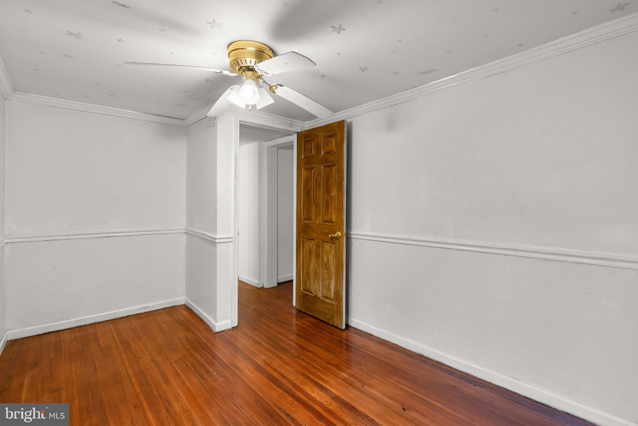 810 Knoxville Road Knoxville, MD 21758 - Photo 34 of 42 a view of empty room with wooden floor