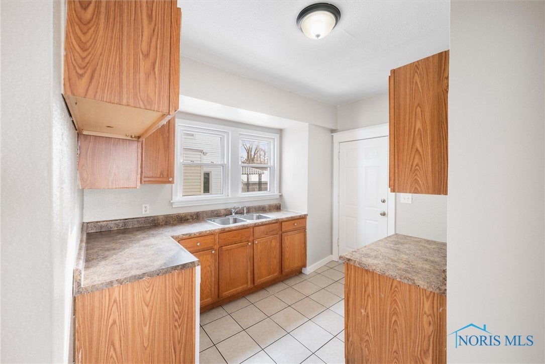 923 Alvison Road Toledo, OH 43612 - Photo 12 of 35 Gallery Image 12