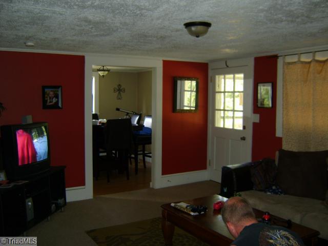 6727 Sandylea Road Oak Ridge, NC 27310 - Photo 6 of 12 Living Room.