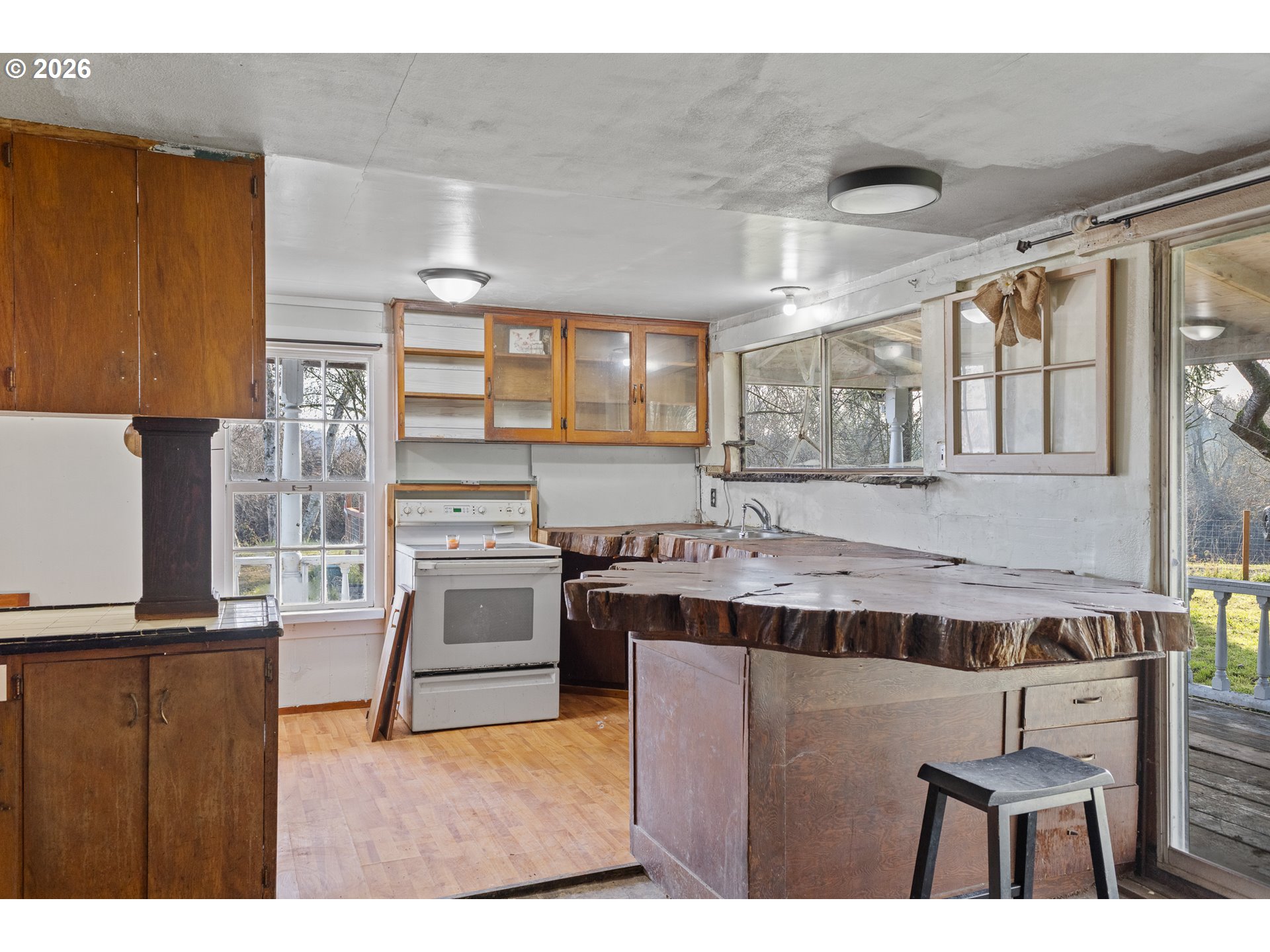 93703 Lower Norway Lane Myrtle Point, OR 97458 - Photo 12 of 41