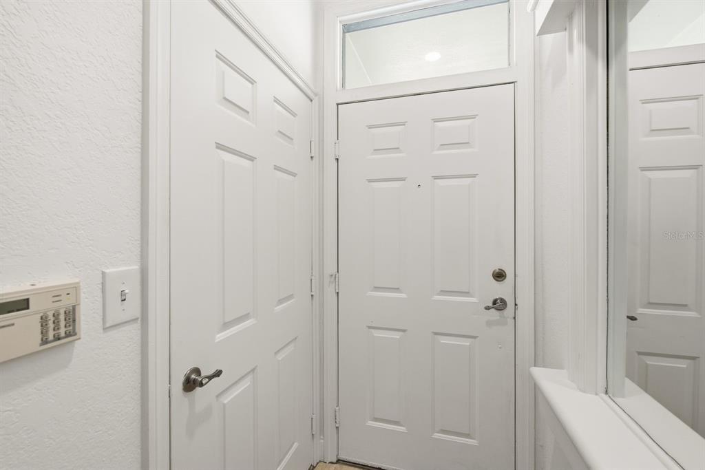 1027 Normandy Trace Road Tampa, FL 33602 - Photo 6 of 38