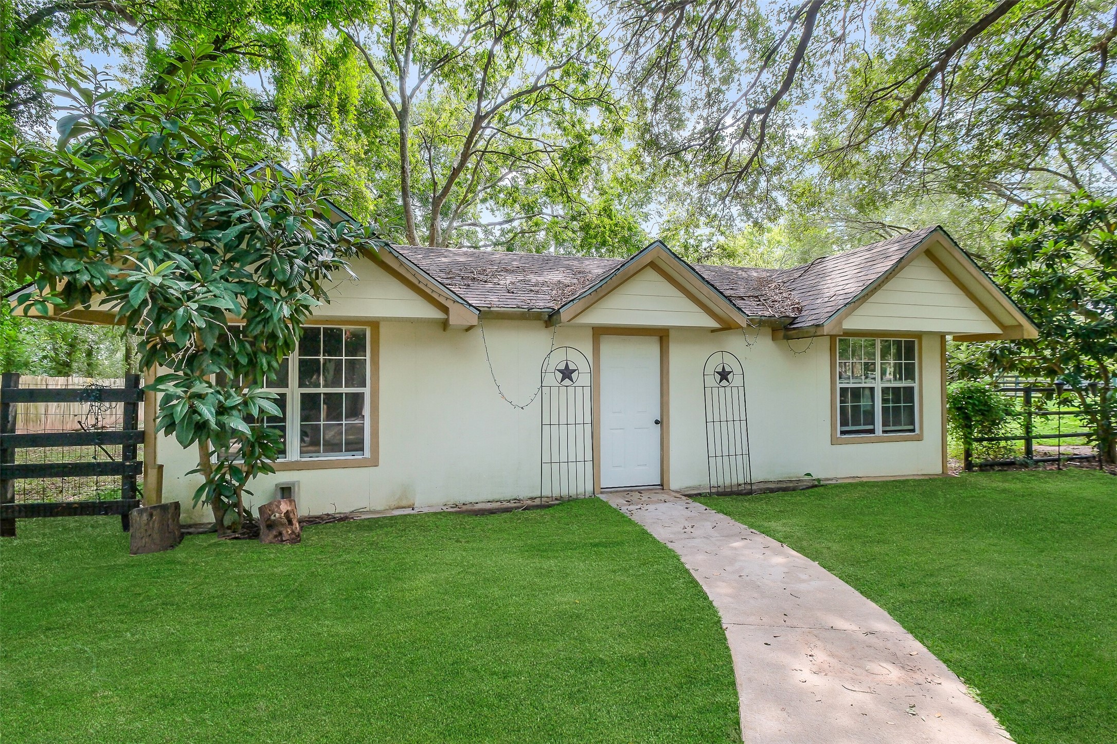 1347 Seidel Road Brookshire, TX 77423 - Photo 42 of 50 The guest house offers many options for usage.