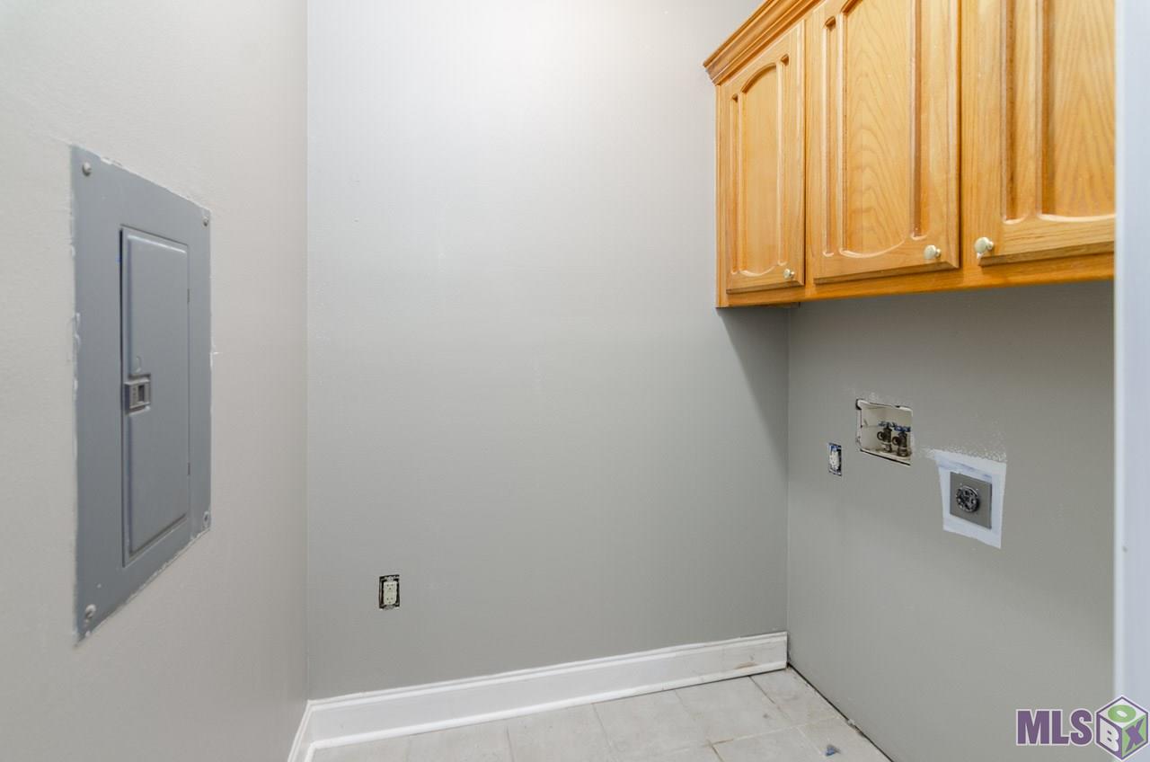 2046 Hunters Way Drive Baton Rouge, LA 70816 - Photo 14 of 17 Laundry Room