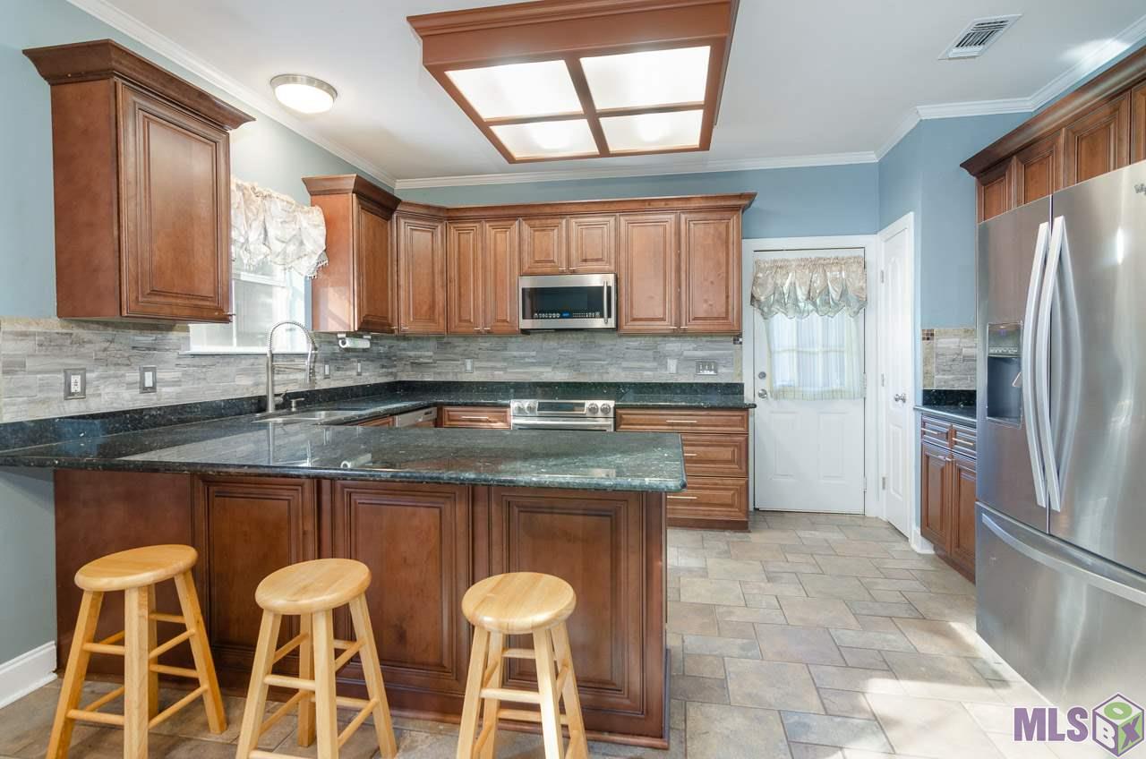 2046 Hunters Way Drive Baton Rouge, LA 70816 - Photo 6 of 17 Kitchen