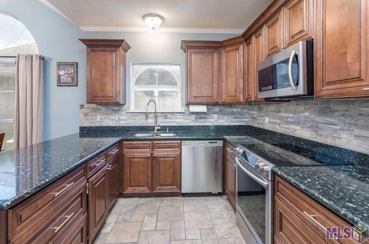 2046 Hunters Way Drive Baton Rouge, LA 70816 - Photo 7 of 17 Kitchen