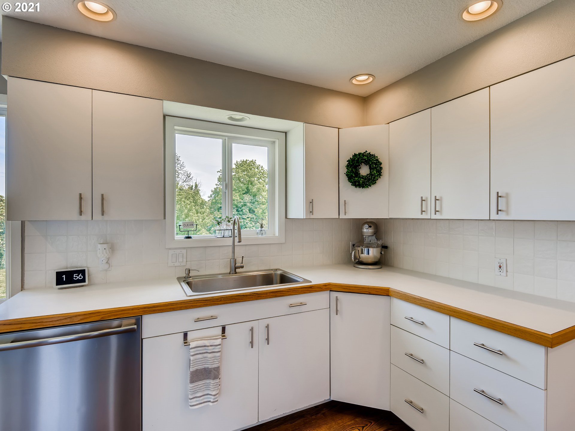 180 Northeast Williams Road Gresham, OR 97080 - Photo 11 of 26 Gallery Image 11