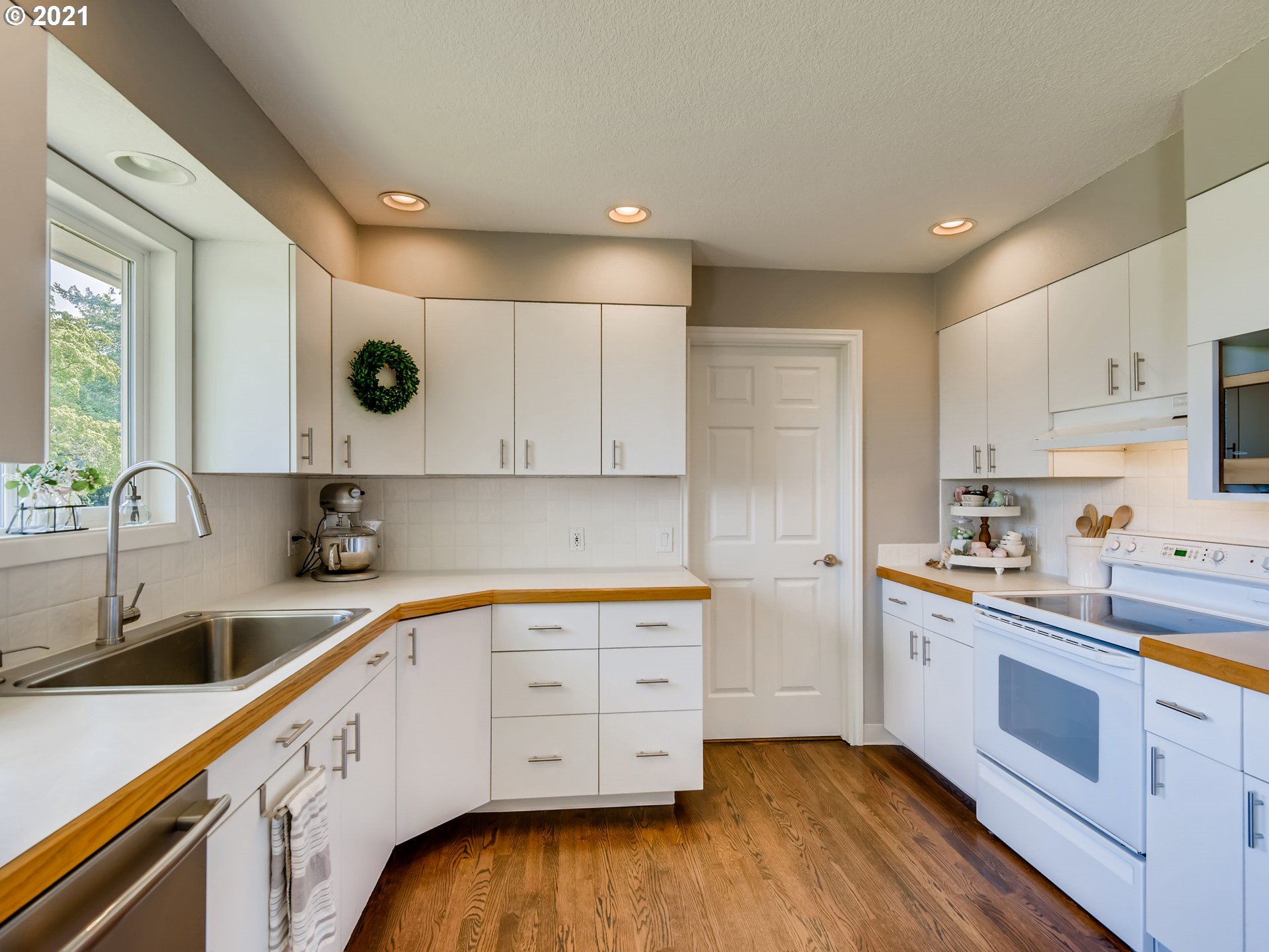 180 Northeast Williams Road Gresham, OR 97080 - Photo 10 of 26 Gallery Image 10