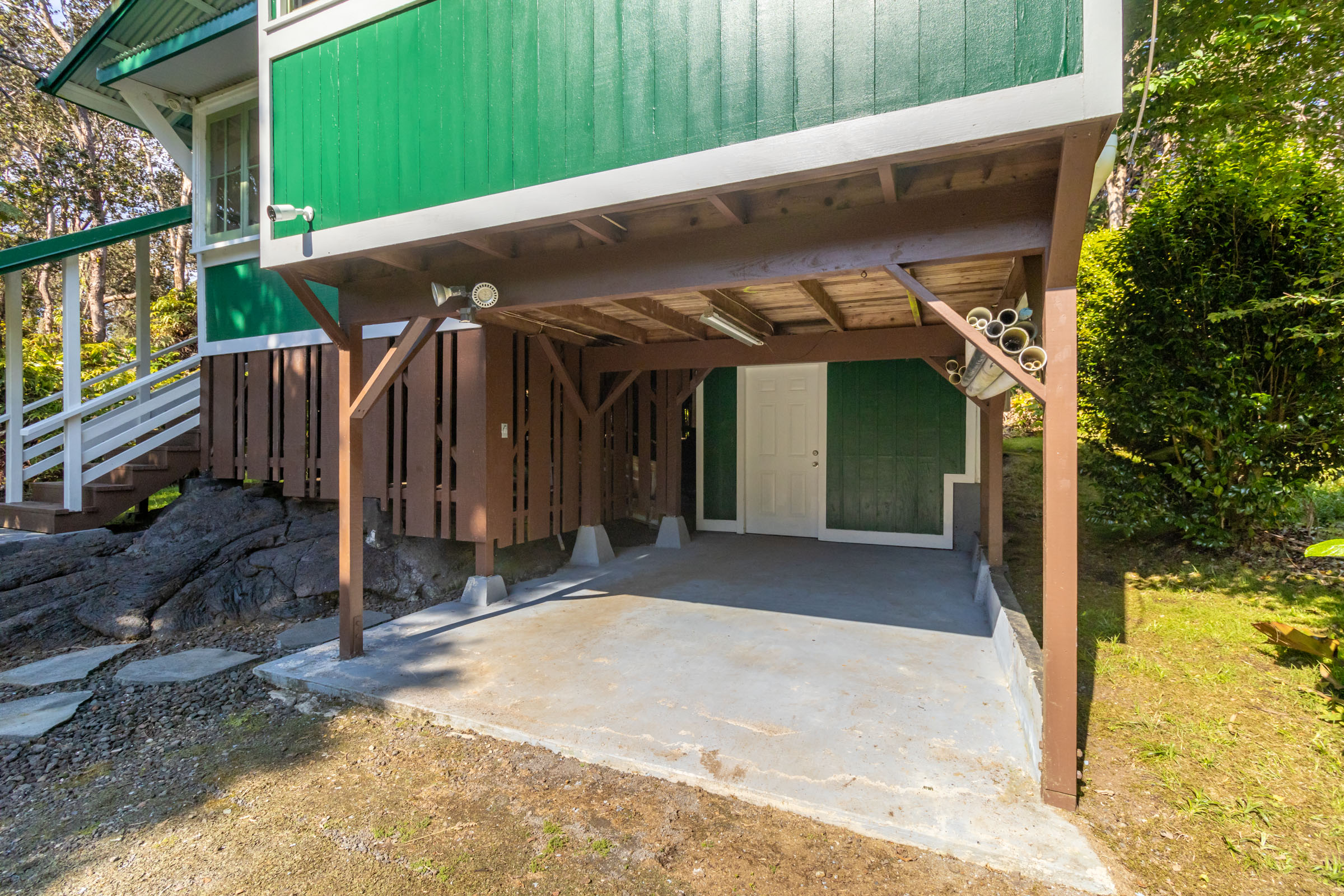 19-4035 Wright Road Volcano, HI 96785 - Photo 16 of 25 a view of a house with wooden fence