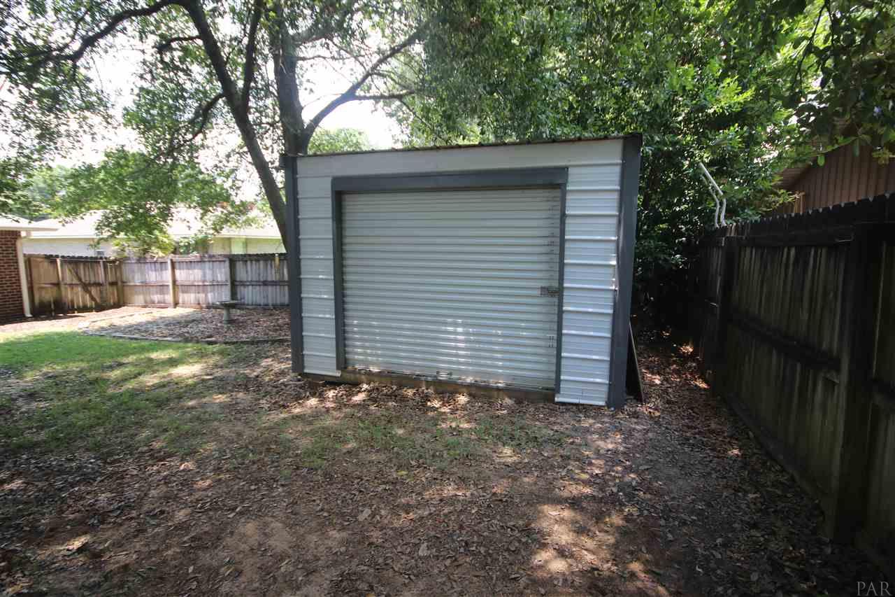 4722 Ridge Pointe Drive Pace, FL 32571 - Photo 47 of 50 with 2 windows & roll up door.