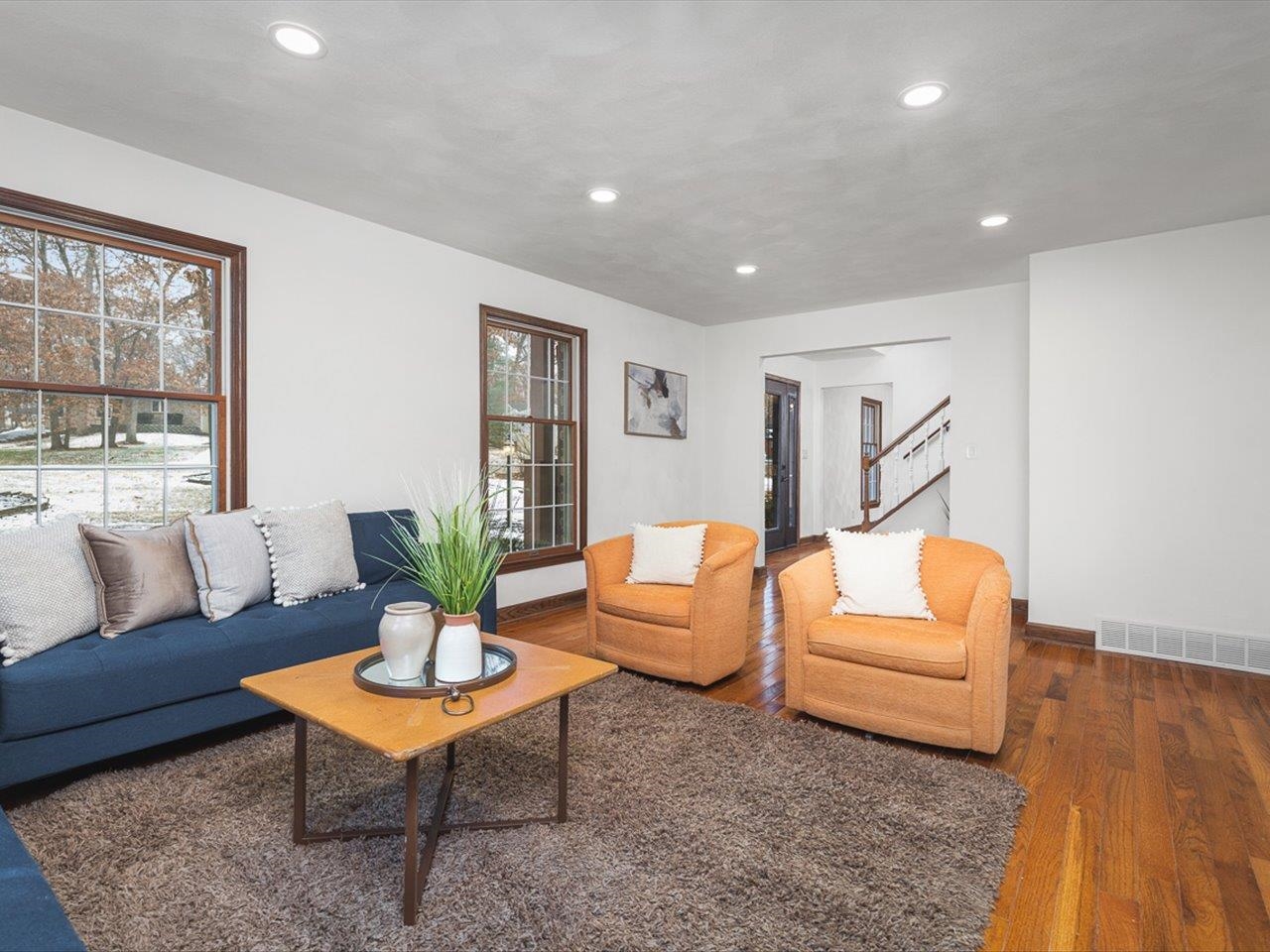 1927 Baintree Road Lake Summerset, IL 61019 - Photo 11 of 71 a living room with furniture and a potted plant