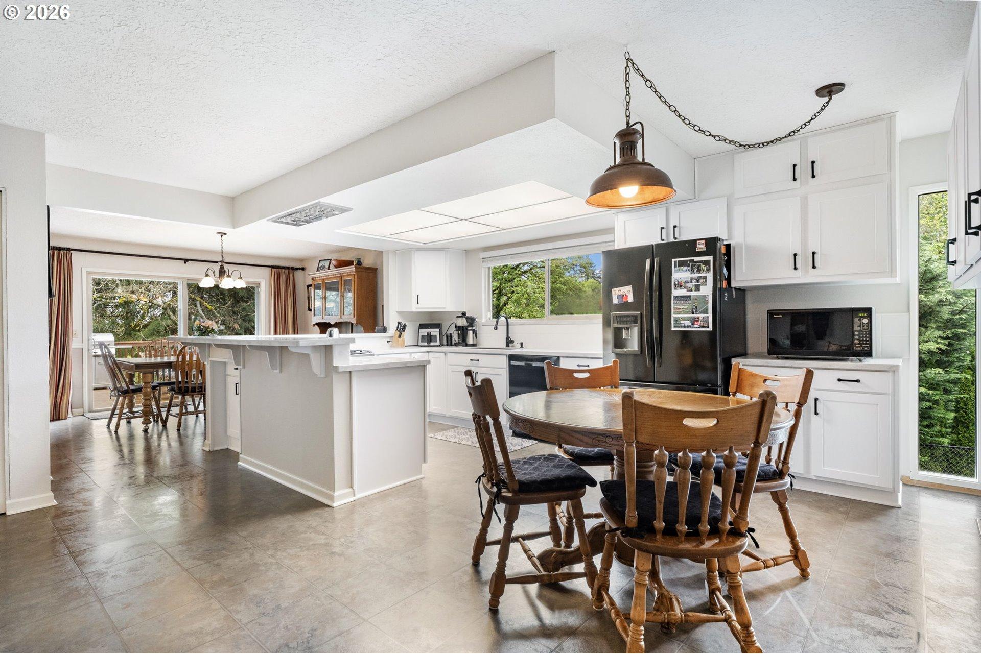 1941 Kilkenny Road Lake Oswego, OR 97034 - Photo 2 of 24 Gallery Image 2