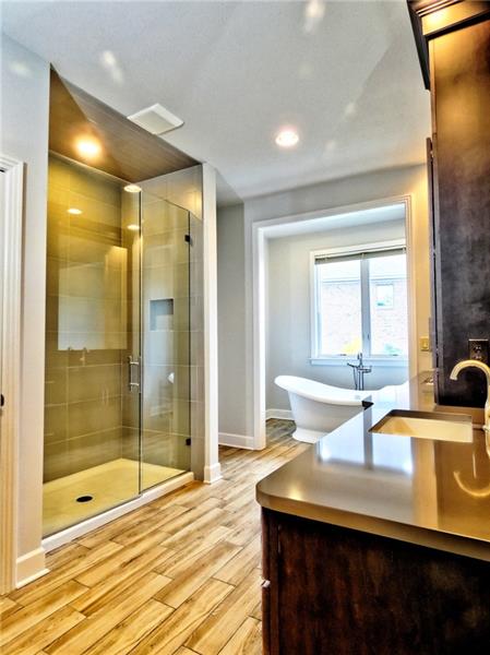 2121 John's Ridge Road Coraopolis, PA 15108 - Photo 15 of 22 MASTER BATH