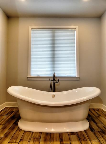 2121 John's Ridge Road Coraopolis, PA 15108 - Photo 17 of 22 MASTER BATH
