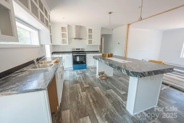 a close view of sink and tap