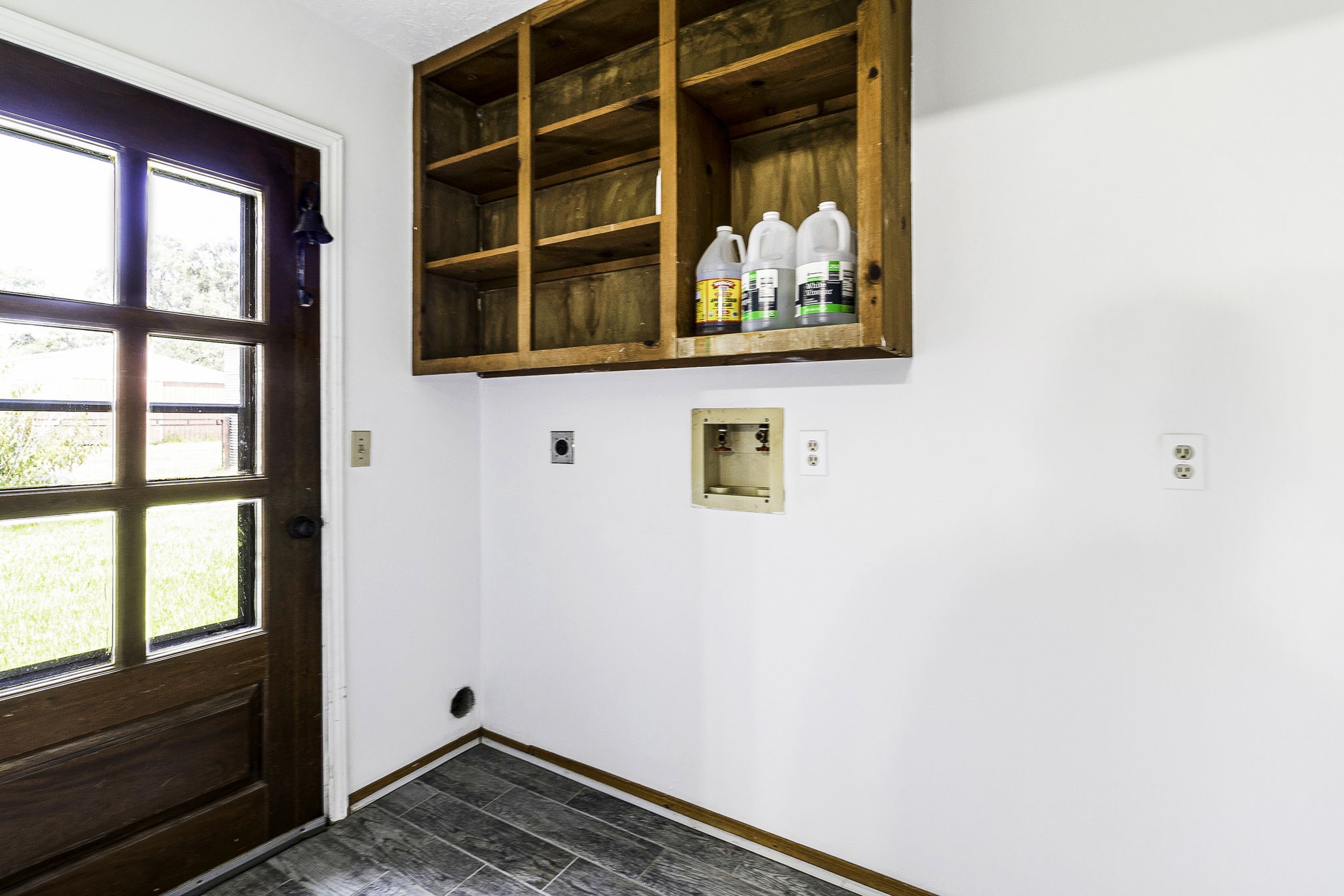 13180 Morgan Drive Splendora, TX 77372 - Photo 13 of 34 a view of small space with wooden floor and windows