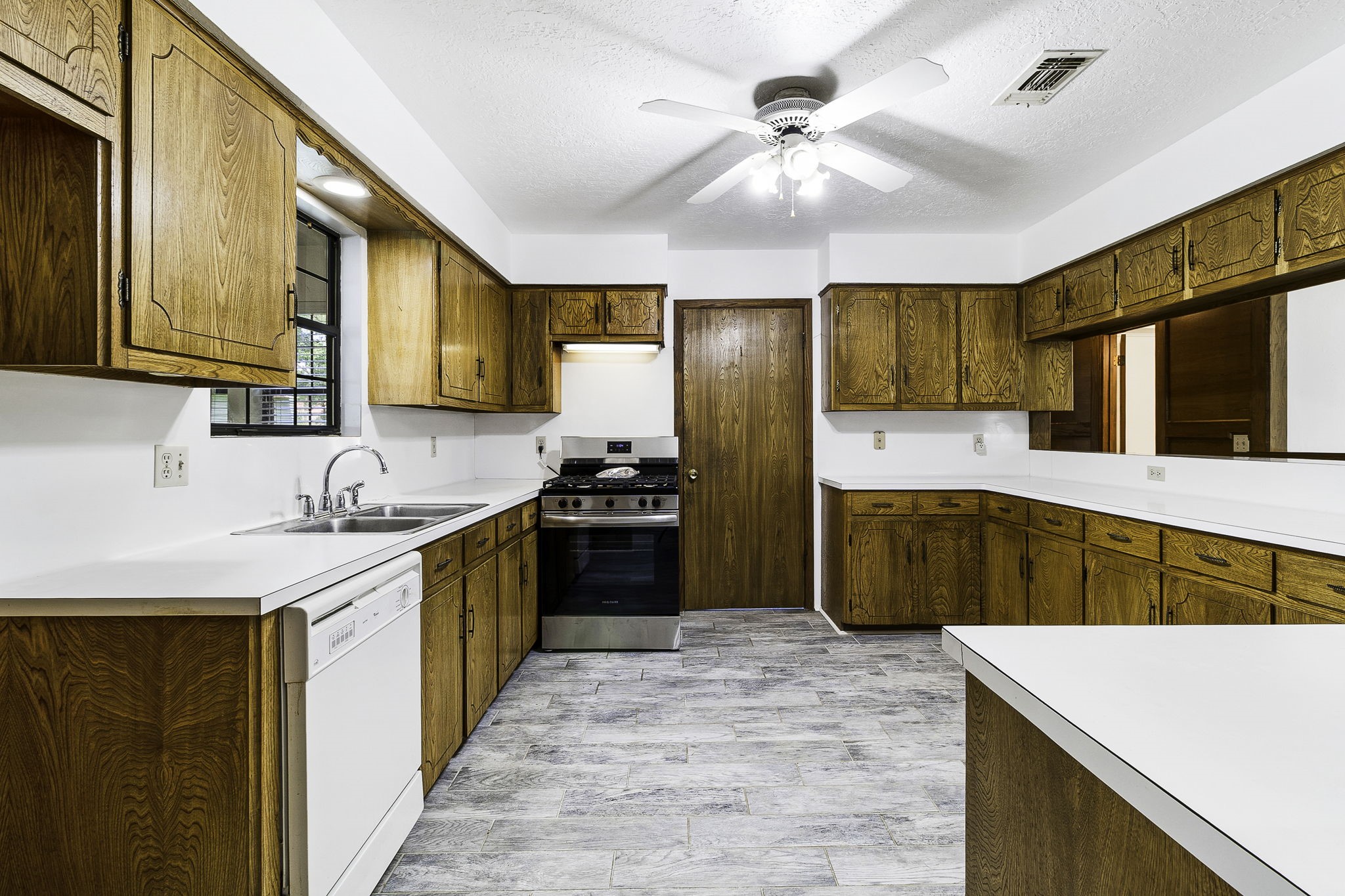 13180 Morgan Drive Splendora, TX 77372 - Photo 7 of 34 a kitchen with stainless steel appliances granite countertop a sink stove and refrigerator