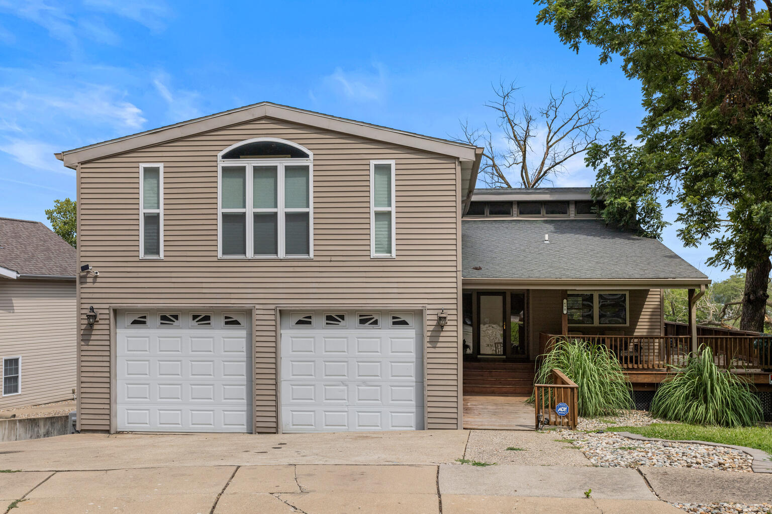 690 North Cove Court Decatur, IL 62521 - Photo 2 of 50 a front view of a house with garden