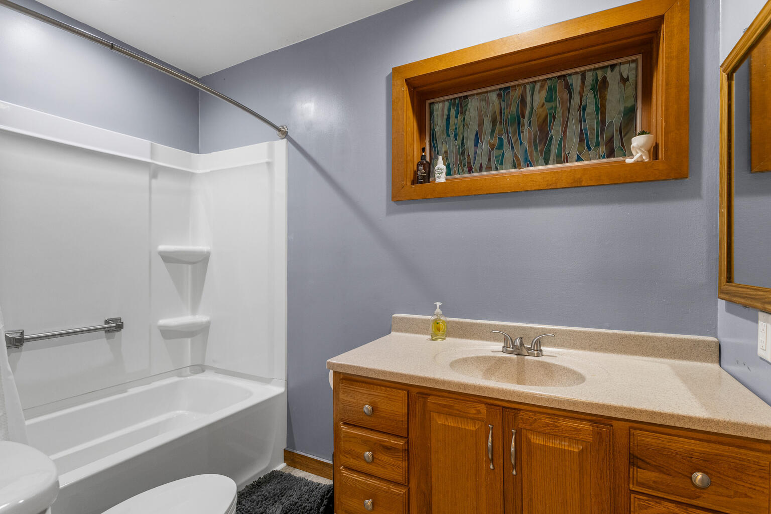 690 North Cove Court Decatur, IL 62521 - Photo 28 of 50 a bathroom with a sink and a bathtub
