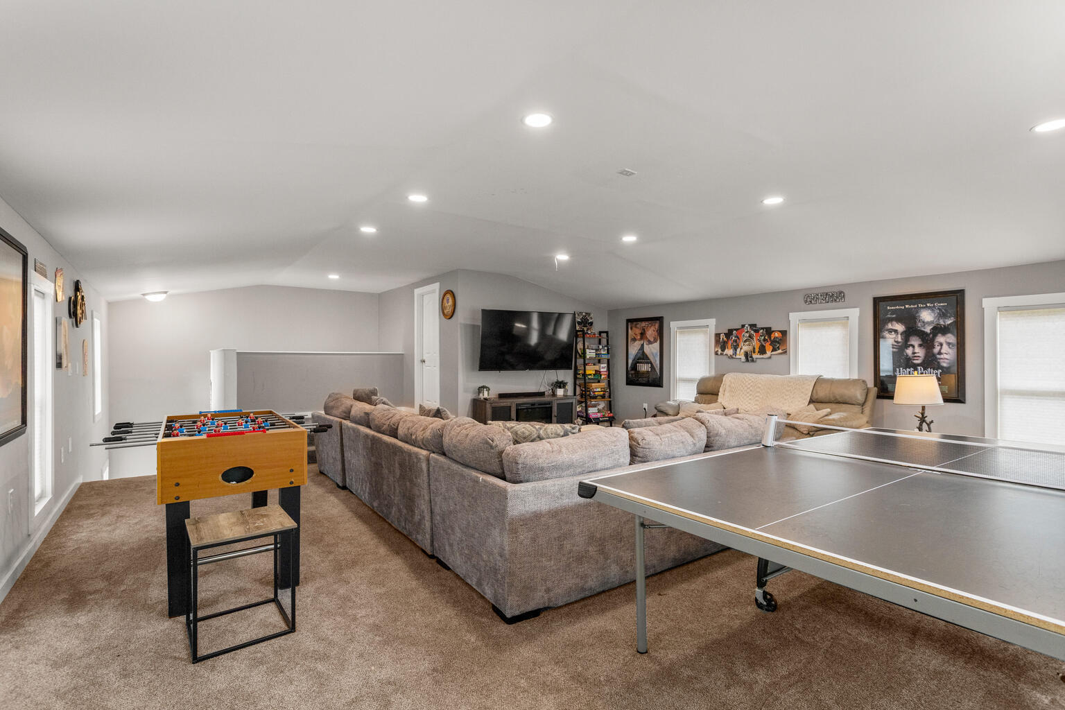 690 North Cove Court Decatur, IL 62521 - Photo 32 of 50 a large living room with furniture