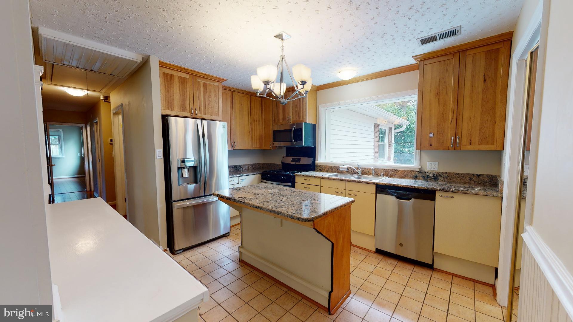 6905 Ben Franklin Road Springfield, VA 22150 - Photo 5 of 64