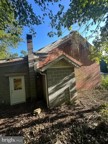 a view of a house with a big yard