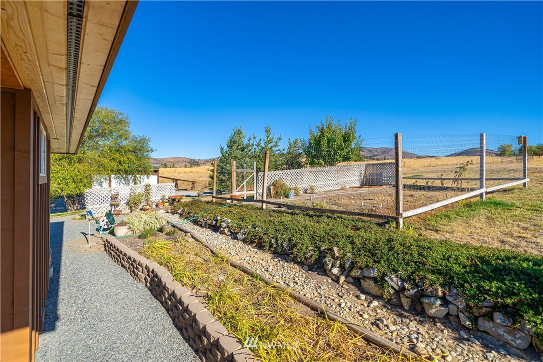 640 Chelan Trails Road Manson, WA 98831 - Photo 4 of 32 Gallery Image 4