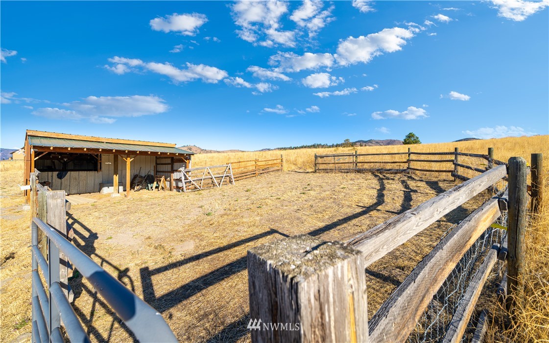 640 Chelan Trails Road Manson, WA 98831 - Photo 9 of 32 Gallery Image 9
