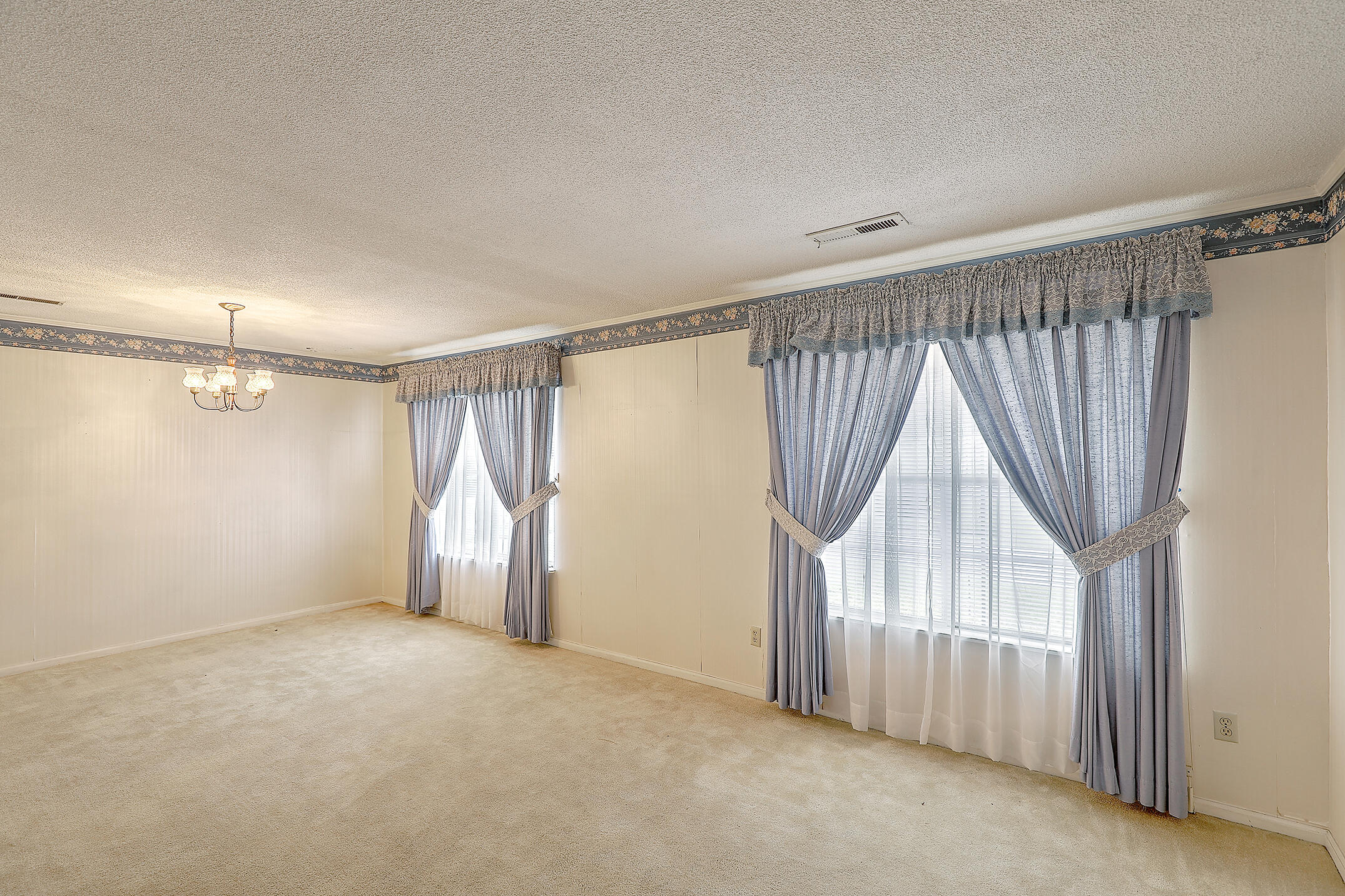 617 College Park Road Ladson, SC 29456 - Photo 5 of 28 Natural Lighting