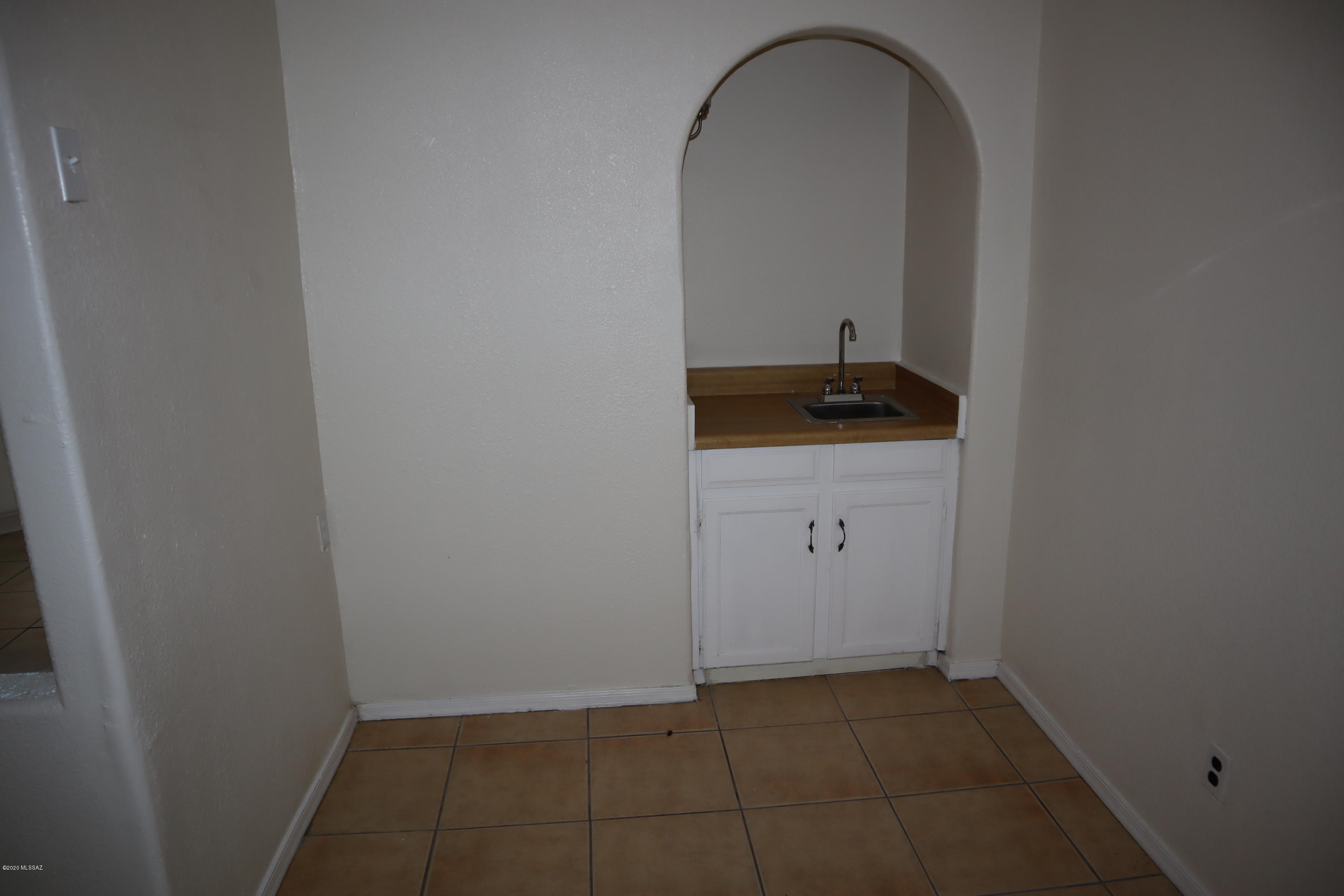 3536 South Mission Road Tucson, AZ 85713 - Photo 11 of 14 a bathroom with a sink