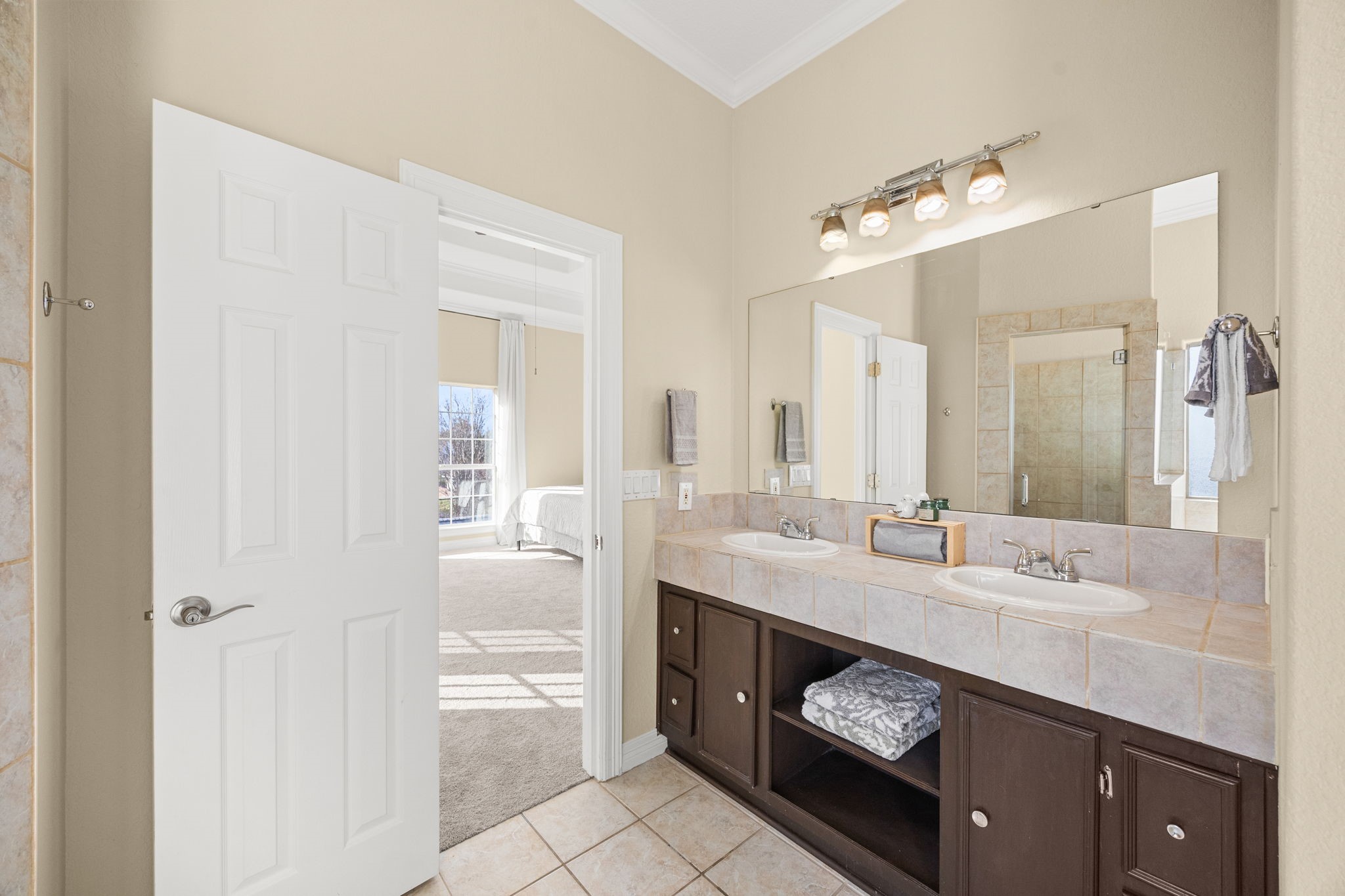 609 Gardner Street Houston, TX 77009 - Photo 18 of 32 a en suite bathroom with a double vanity sink and a mirror